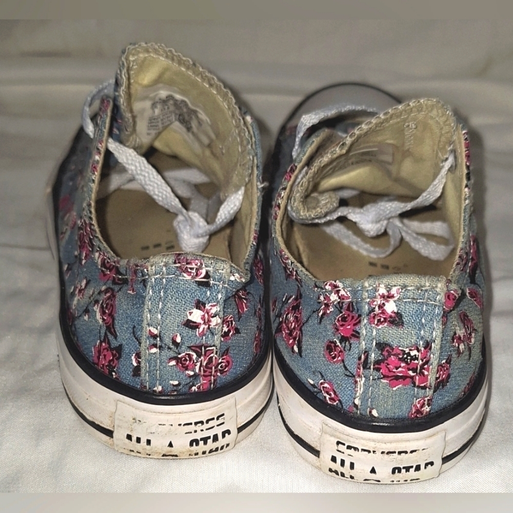 Converse, Youth Size 1, Blue Floral design - Picture 4 of 9